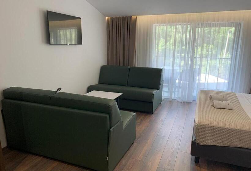 Superior Quadruple Room, Black Diamond Hotel Dhermi