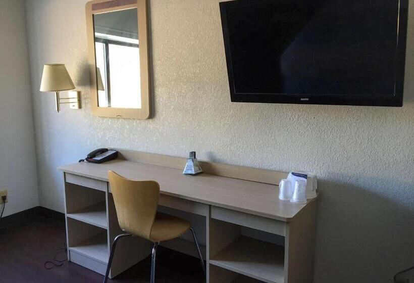 장애인을 위한 킹사이즈 침대 스탠다드 룸, Motel 6 norcross, Ga