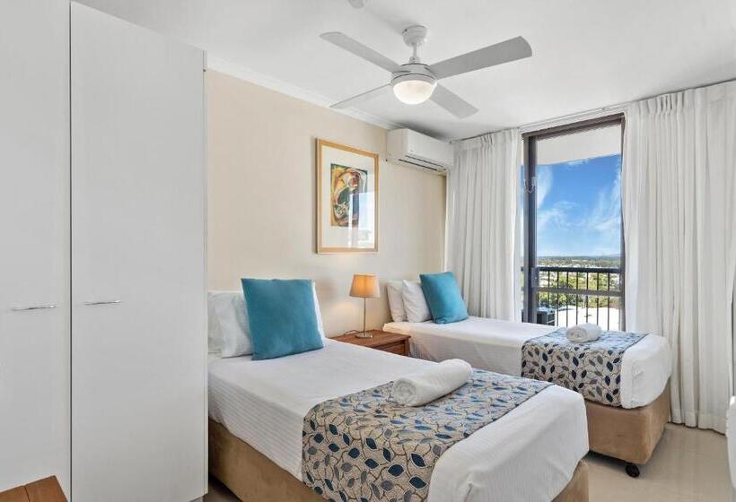 Superior 3-bedroom flat with sea view, Seaview Resort