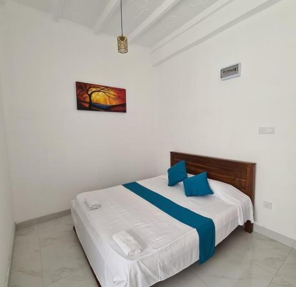 Номер Стандарт, Ceylon Lodge   Airport Transit Hostel