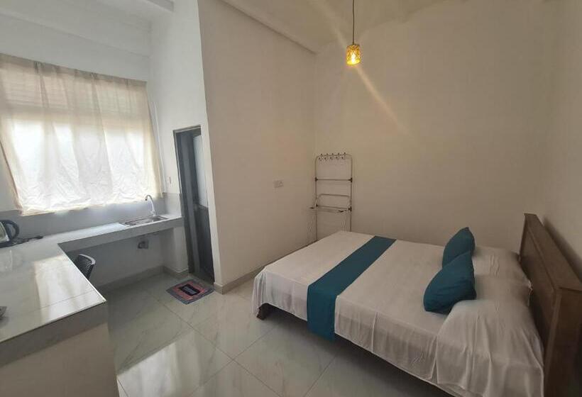 Номер Стандарт, Ceylon Lodge   Airport Transit Hostel