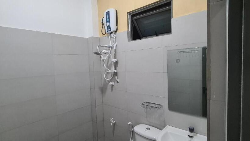 Апартаменты 1 Спальня с Балконом, Ceylon Lodge   Airport Transit Hostel