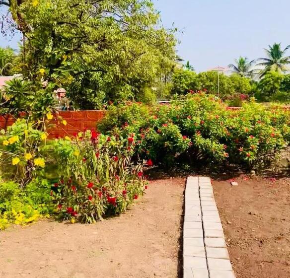 经济房, Scarlet Resort Alibag