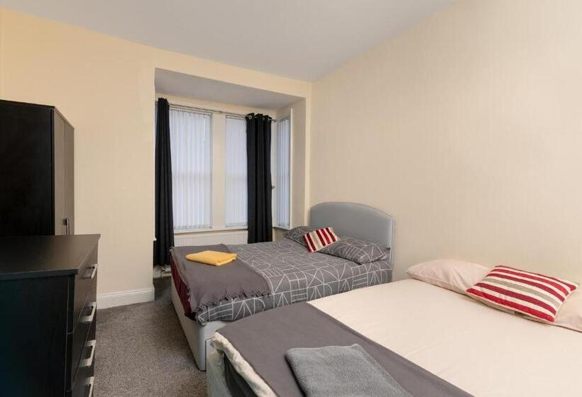 Четырехместный Номер Стандарт, City Centre Large Luxury Rooms Free Parking