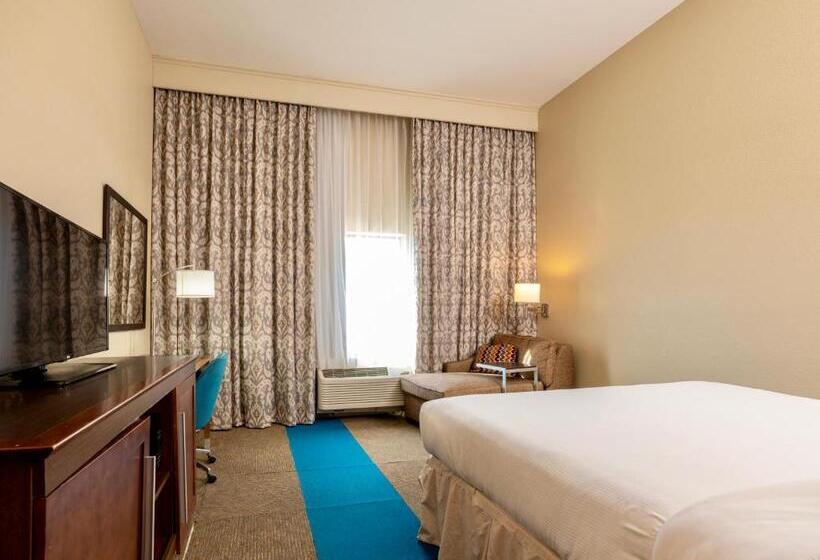 스탠다드 룸 킹사이즈 침대, Flag Point Inn And Suites Pratt By Fairbridge