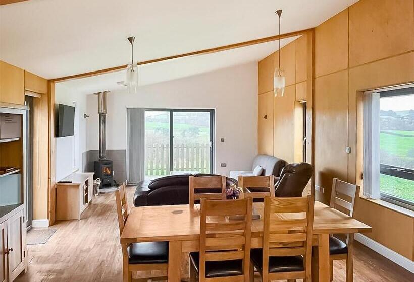 Дом 2 Спальни, Castle Pren Lodges