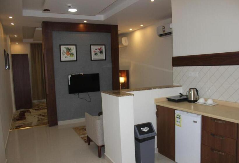 Deluxe Suite King Bed, Delta Hotel Suites
