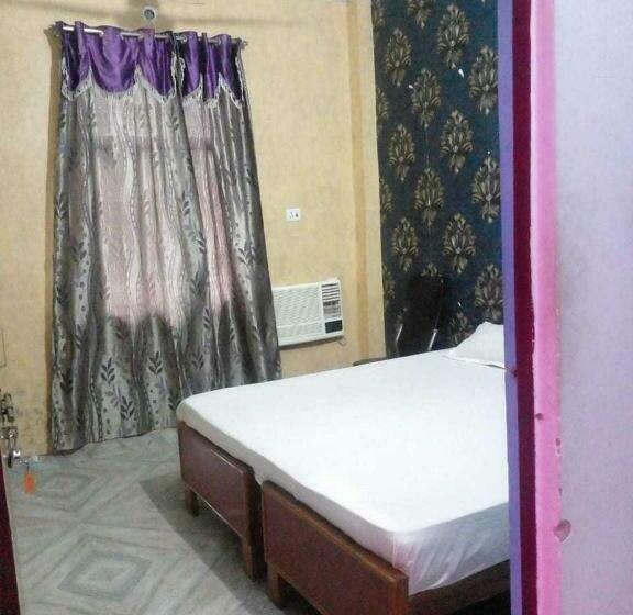 Трехместный Номер Классика, Oyo 70116 Vrindavan Resorts