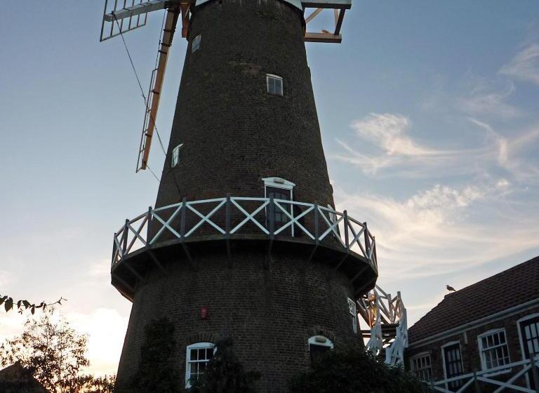 Студия Стандарт Вид на Море, The Windmill
