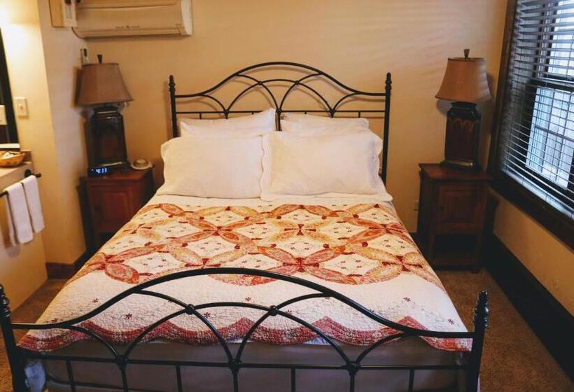 Номер Стандарт, Iowa House Historic Inn