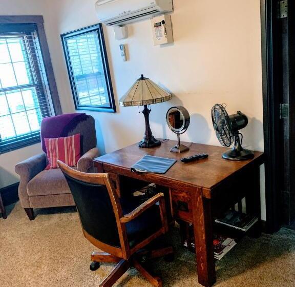 Номер Deluxe, Iowa House Historic Inn