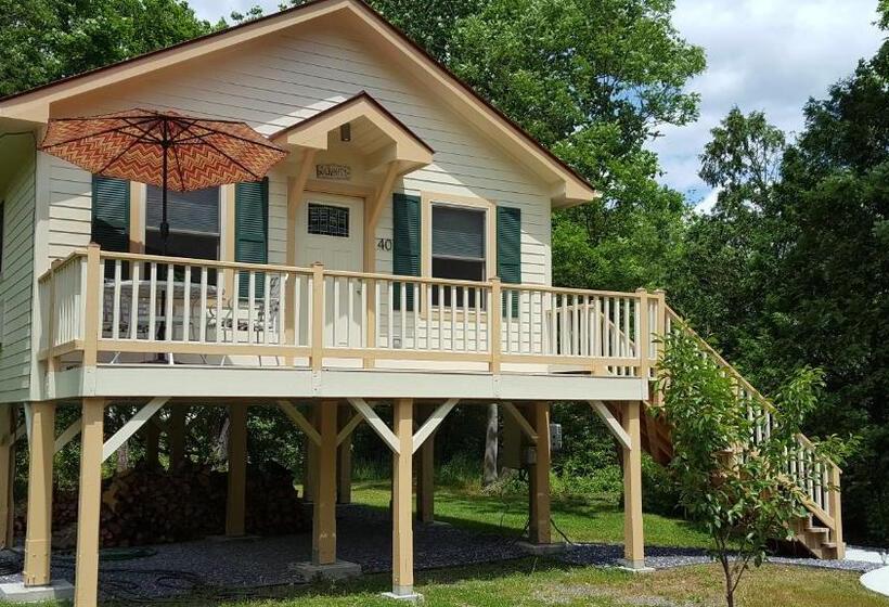 Хижина, Hummingbird Inn