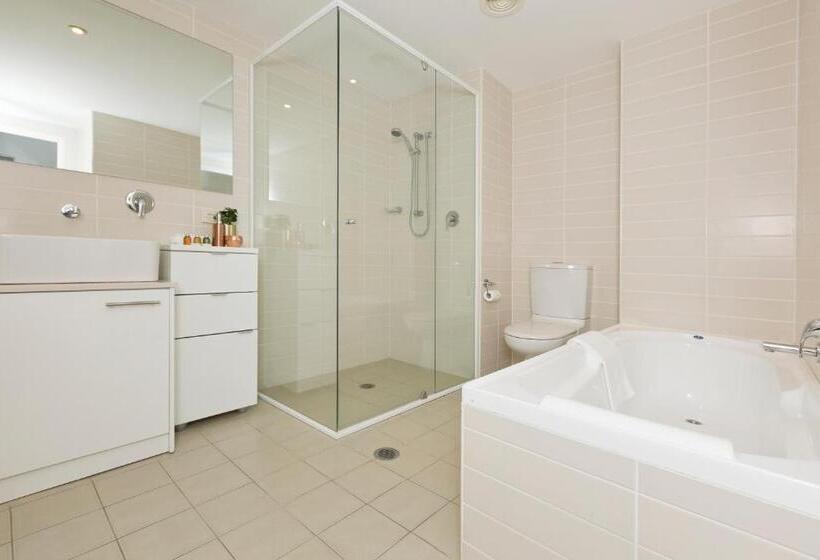 Superior 3-bedroom flat with a view, Sevan Apartments Forster