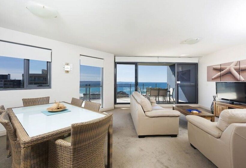 2 Bedroom Apartment with Views, Sevan Apartments Forster
