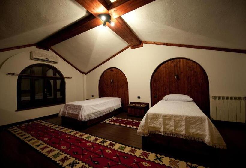 اتاق استاندارد, Restaurant Bujtina E Gjelit