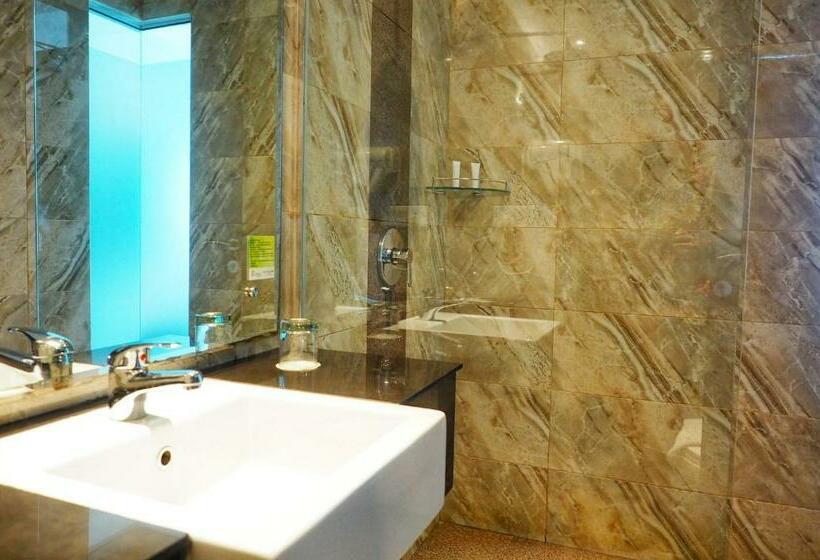اتاق لوکس با چشم‌انداز باغ, King S Hotel Nagoya Batam