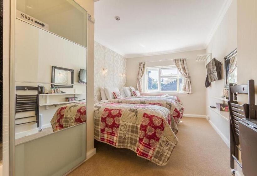 Номер Стандарт Трехместный, Cambridge House Room Only Accommodation For Adults