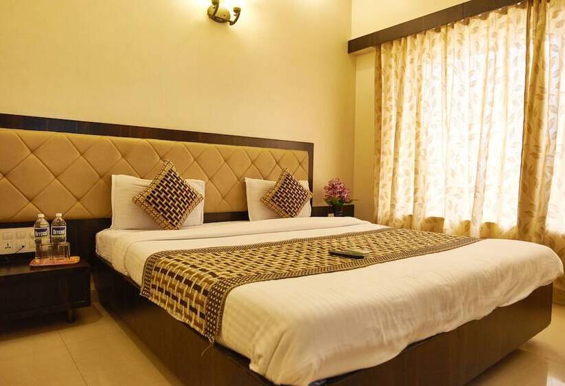 Номер Deluxe, Ganpati Palace Shirdi Newly Renovated