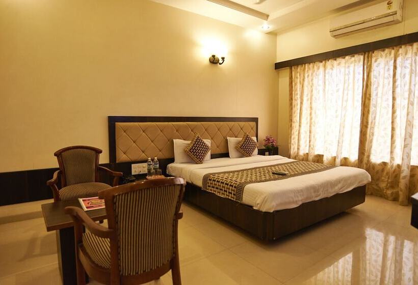 Номер Deluxe, Ganpati Palace Shirdi Newly Renovated