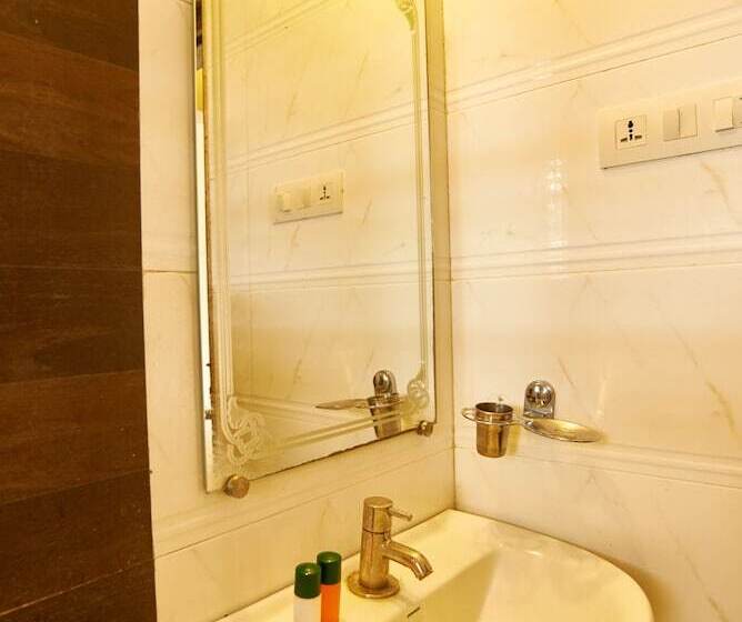 Номер Deluxe, Ganpati Palace Shirdi Newly Renovated