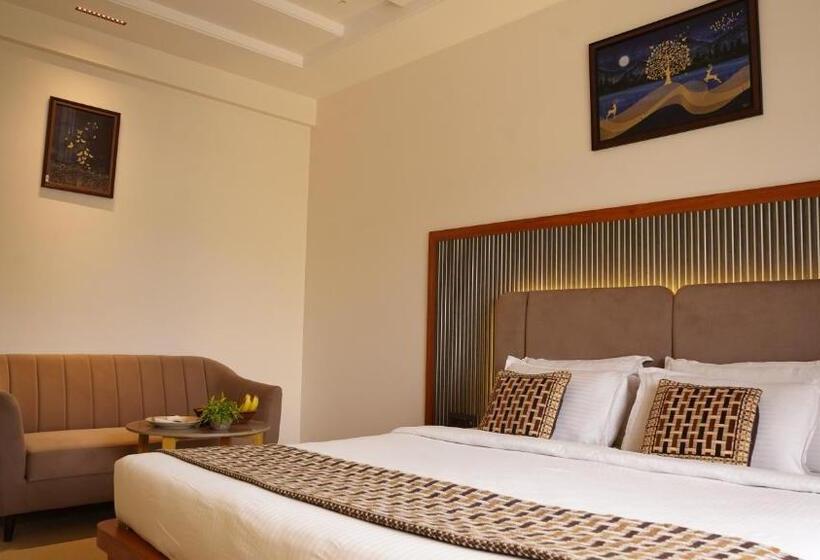 Номер Deluxe, Ganpati Palace Shirdi Newly Renovated