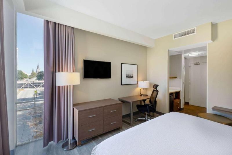 Стандартный Номер Кровать Кинг, La Quinta Inn & Suites By Wyndham Tulsa Downtown   Route 66