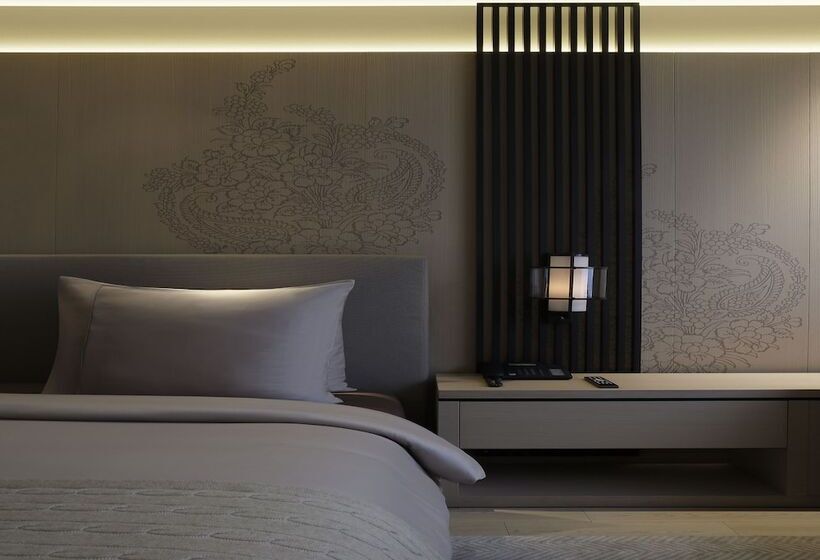 اتاق کلاب, Roseate House New Delhi