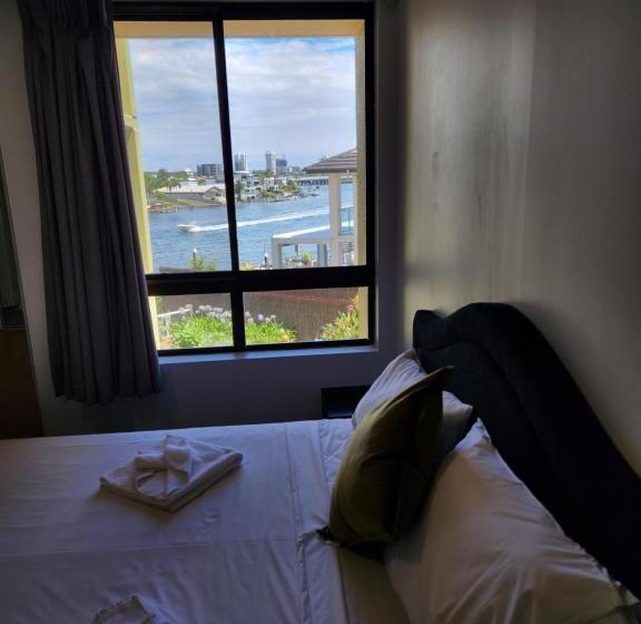 2 Bedrooms Apartment City View, Surfers Hawaiian Holiday Apartments