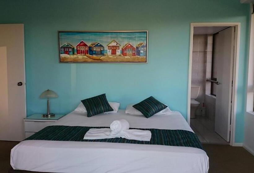 2 Bedrooms Apartment City View, Surfers Hawaiian Holiday Apartments