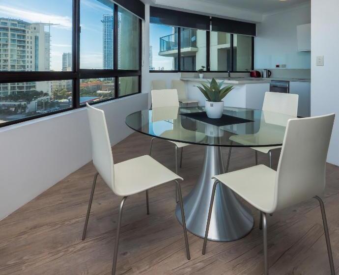 2 Bedroom Apartment with Views, Surfers Hawaiian Holiday Apartments