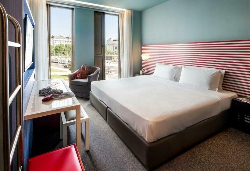 四人标准间, Glam Milano