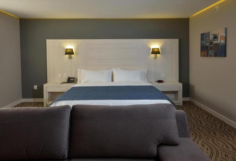 מיטת קינג בסוויטה, Holiday Inn Express Pachuca, An Ihg