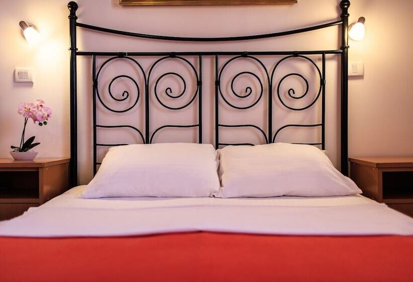 استودیوی استاندارد, Apartmani Luka   Vila Brzulovic