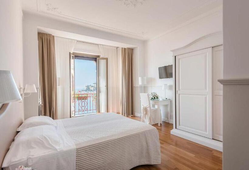 Triple Room Sea View, Miramare