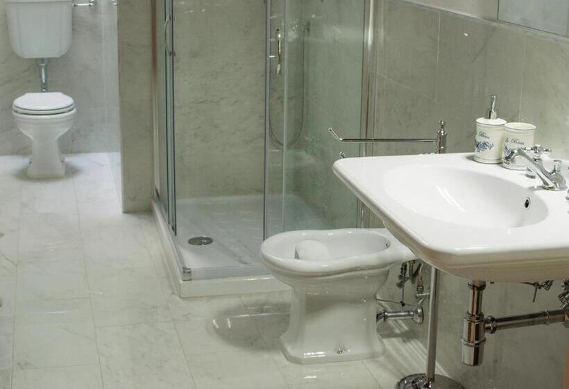 اتاق استاندارد سه نفره, La Rosa Townhouse