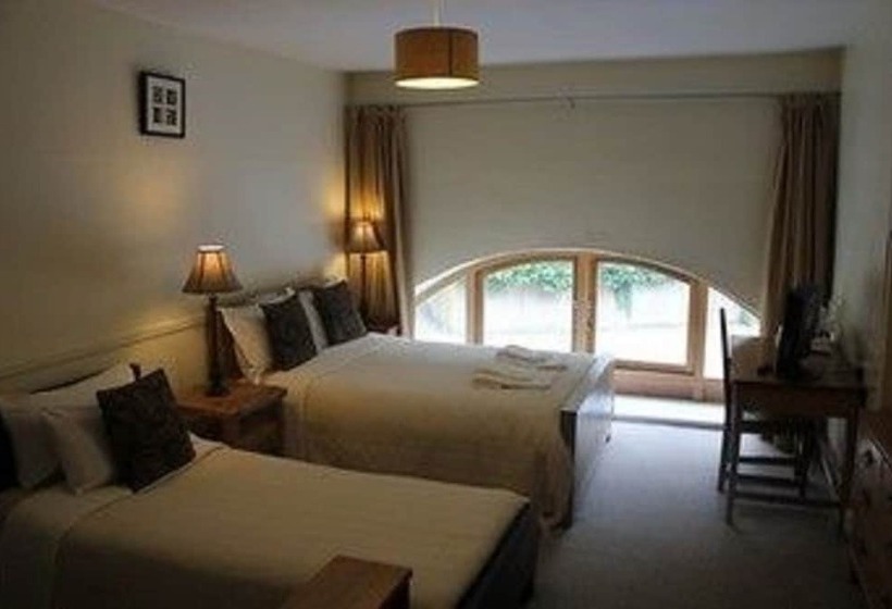 패밀리 룸, The Coach House