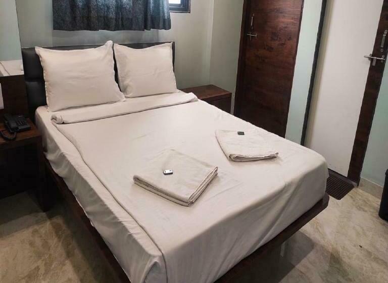 Номер Стандарт, Shankar Residency, Akkalkot