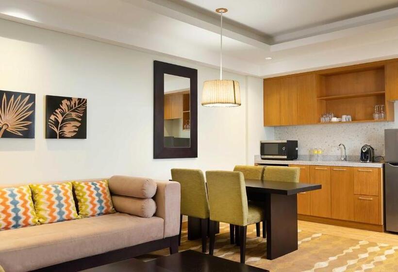 Люкс 2 Спальни, Holiday Inn & Suites Jakarta Gajah Mada, An Ihg