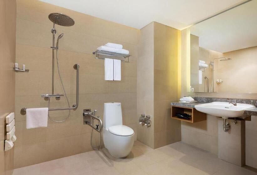 Номер Стандарт Кровать Кинг Адаптированный для Инвалидов, Holiday Inn & Suites Jakarta Gajah Mada, An Ihg
