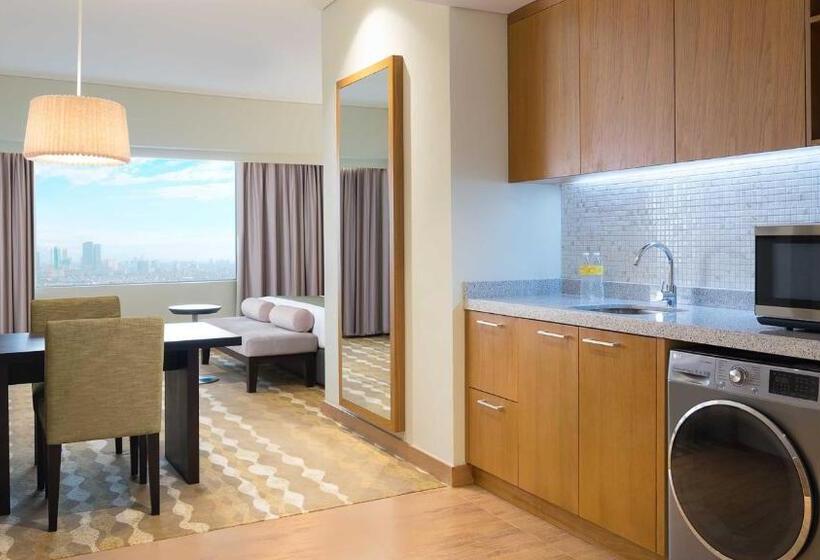 Люкс Кровать Кинг, Holiday Inn & Suites Jakarta Gajah Mada, An Ihg