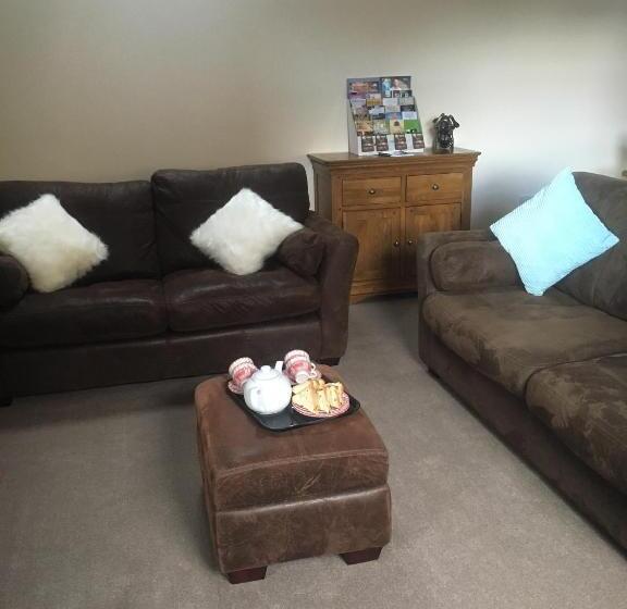 キャビン, Newsham Grange Farm