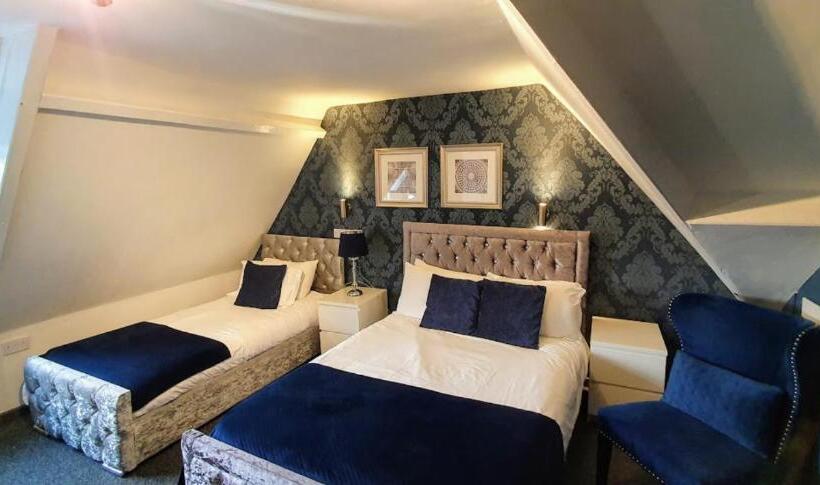 Номер Стандарт Трехместный, The Clifton