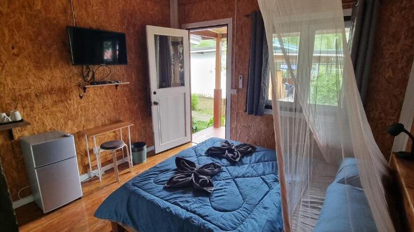 수피리어 방갈로, Our Village Farmstay Kohmook