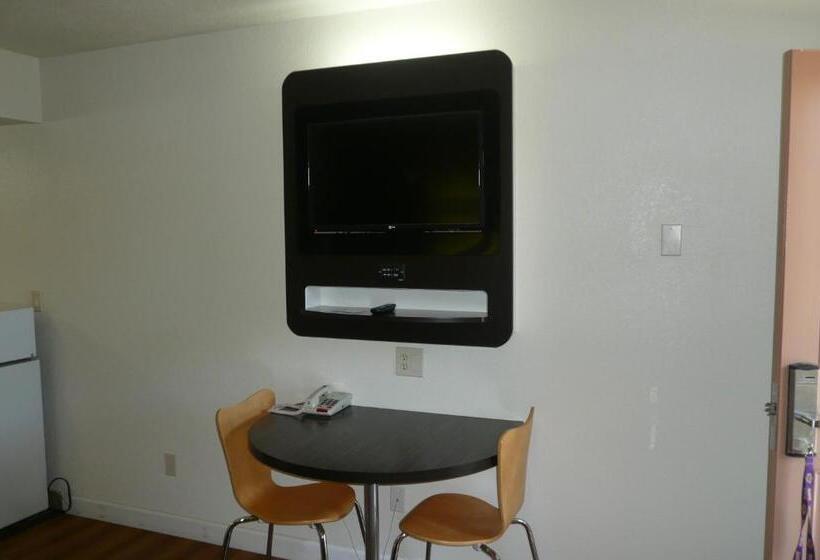 Номер Стандарт, Rodeway Inn Downtown Hanford