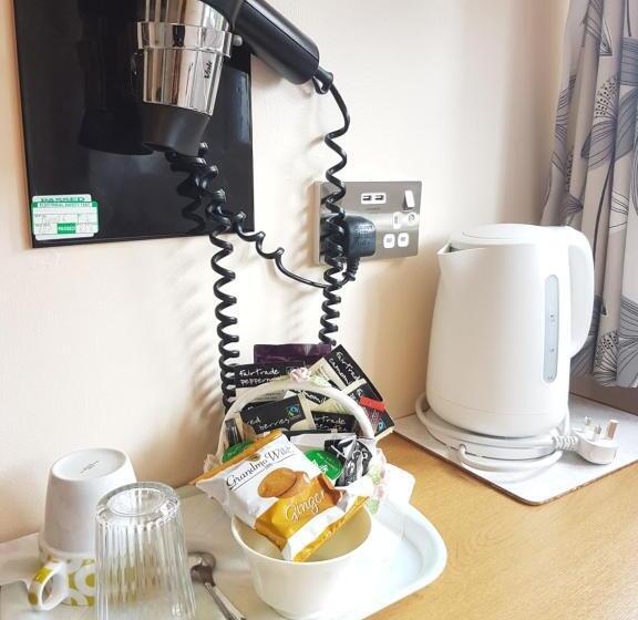 اتاق استاندارد یک نفره, Penryn Guest House, Ensuite Rooms, Free Parking And Free Wifi
