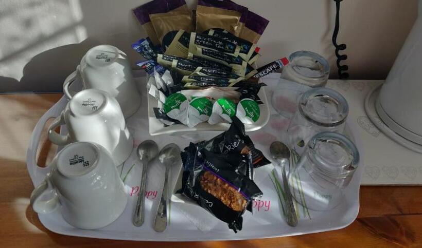 اتاق خانوادگی, Penryn Guest House, Ensuite Rooms, Free Parking And Free Wifi