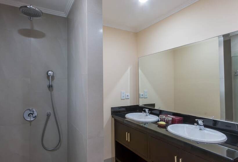 استودیوی استاندارد, Peninsula Bay Resort