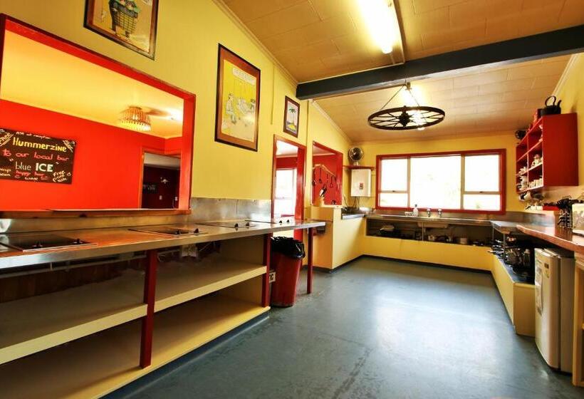 Номер Стандарт, Chateau Backpackers & Motels