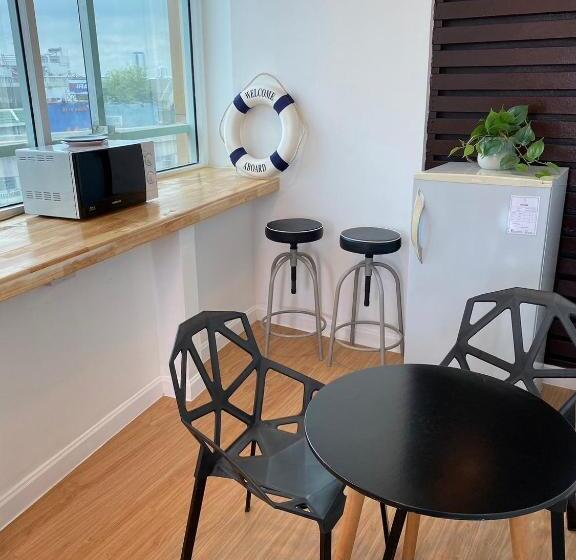 デラックススイート, Lee's Mark Residence