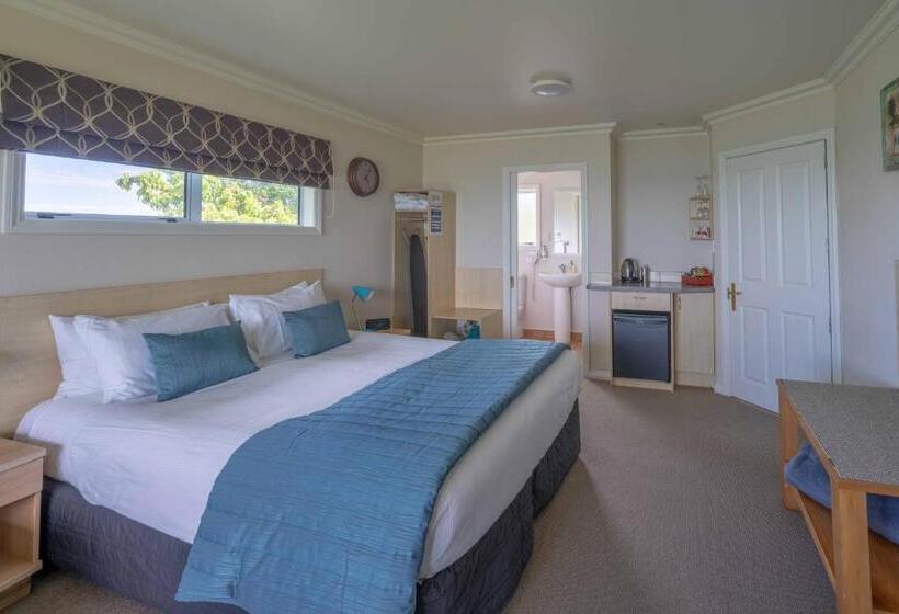 Standard Szoba King Size Bed, Bendamere House Bed & Breakfast